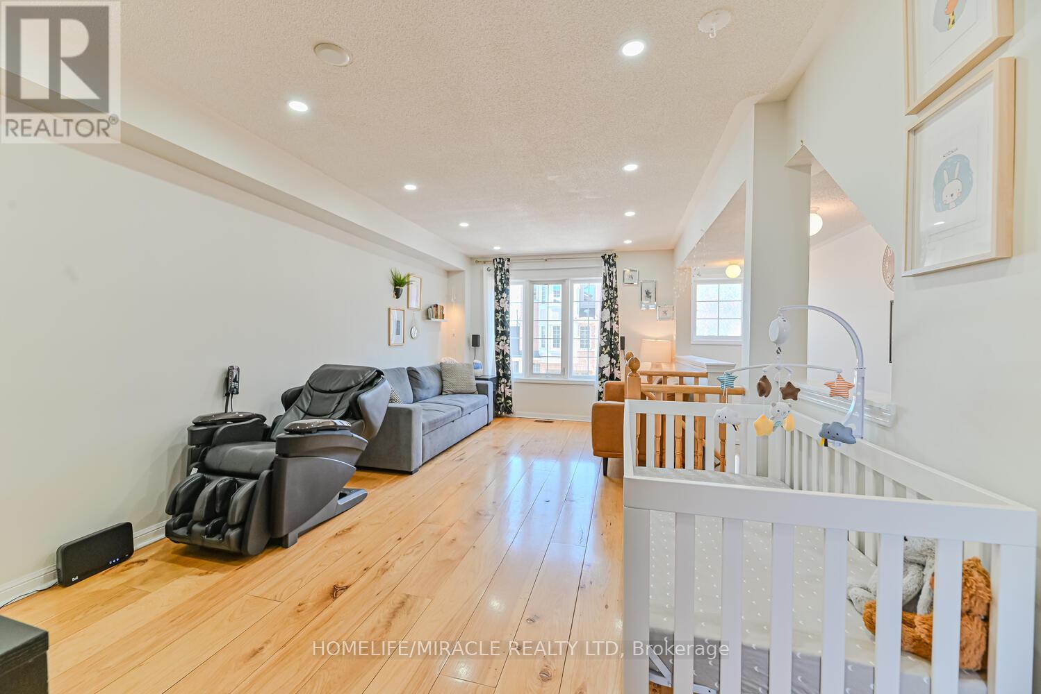 98 - 1128 Dundas Street W, Mississauga, Ontario  L5C 1E1 - Photo 4 - W12582574