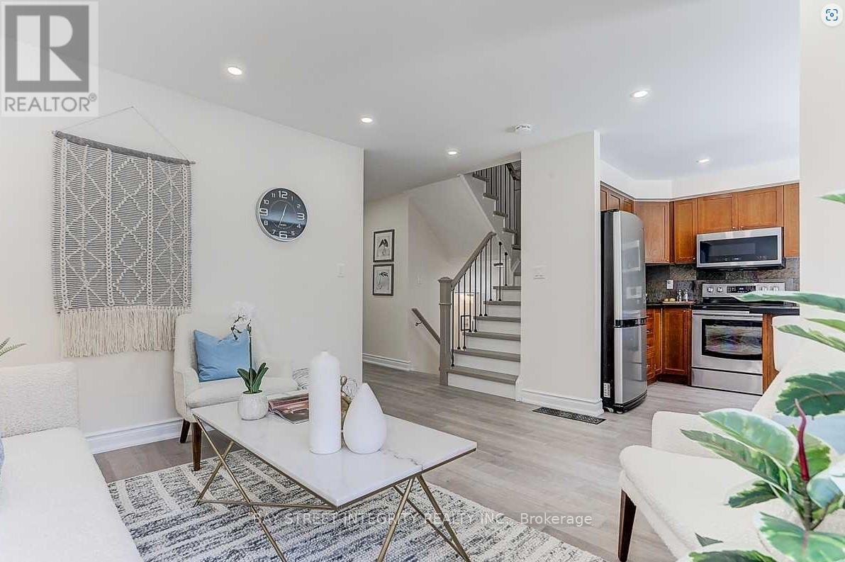 2221 Amberglen Court, Oakville, Ontario  L6M 4W8 - Photo 10 - W12582598