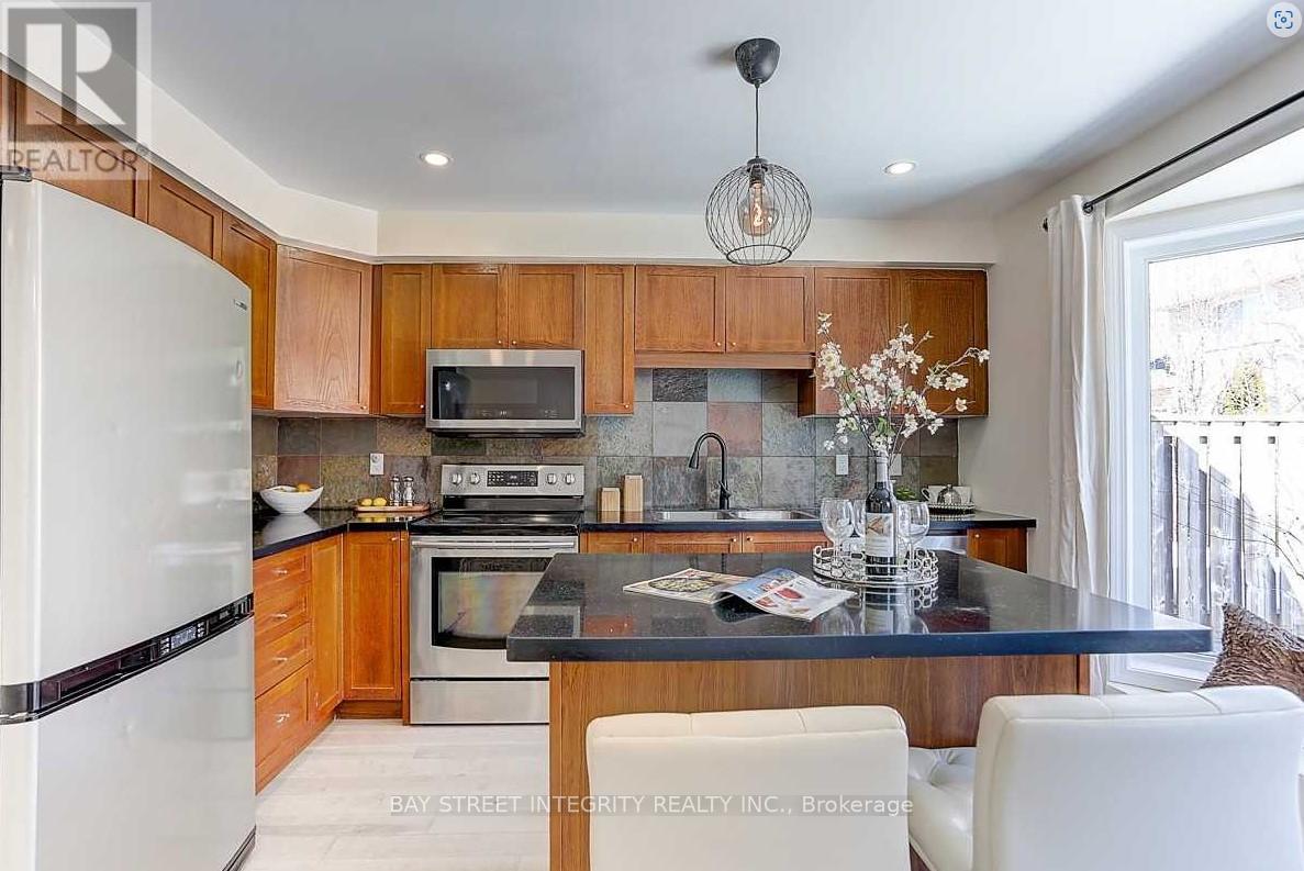 2221 Amberglen Court, Oakville, Ontario  L6M 4W8 - Photo 11 - W12582598