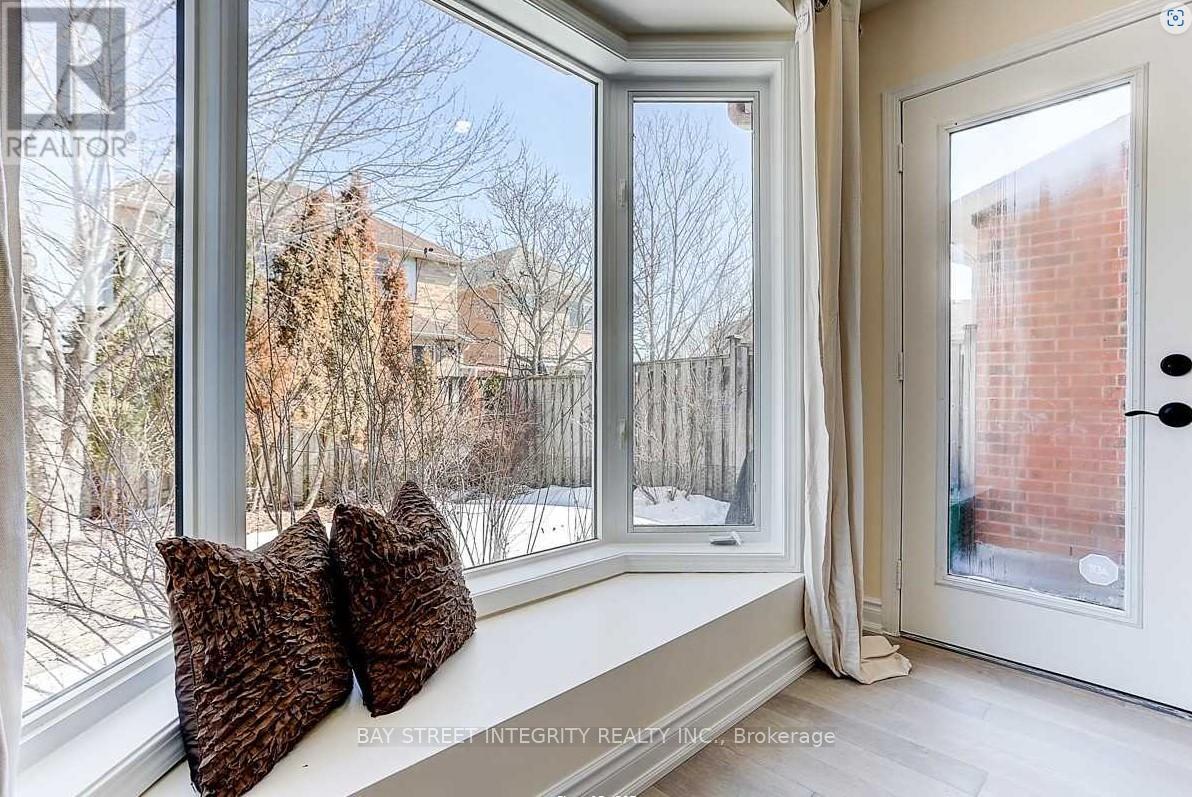 2221 Amberglen Court, Oakville, Ontario  L6M 4W8 - Photo 13 - W12582598