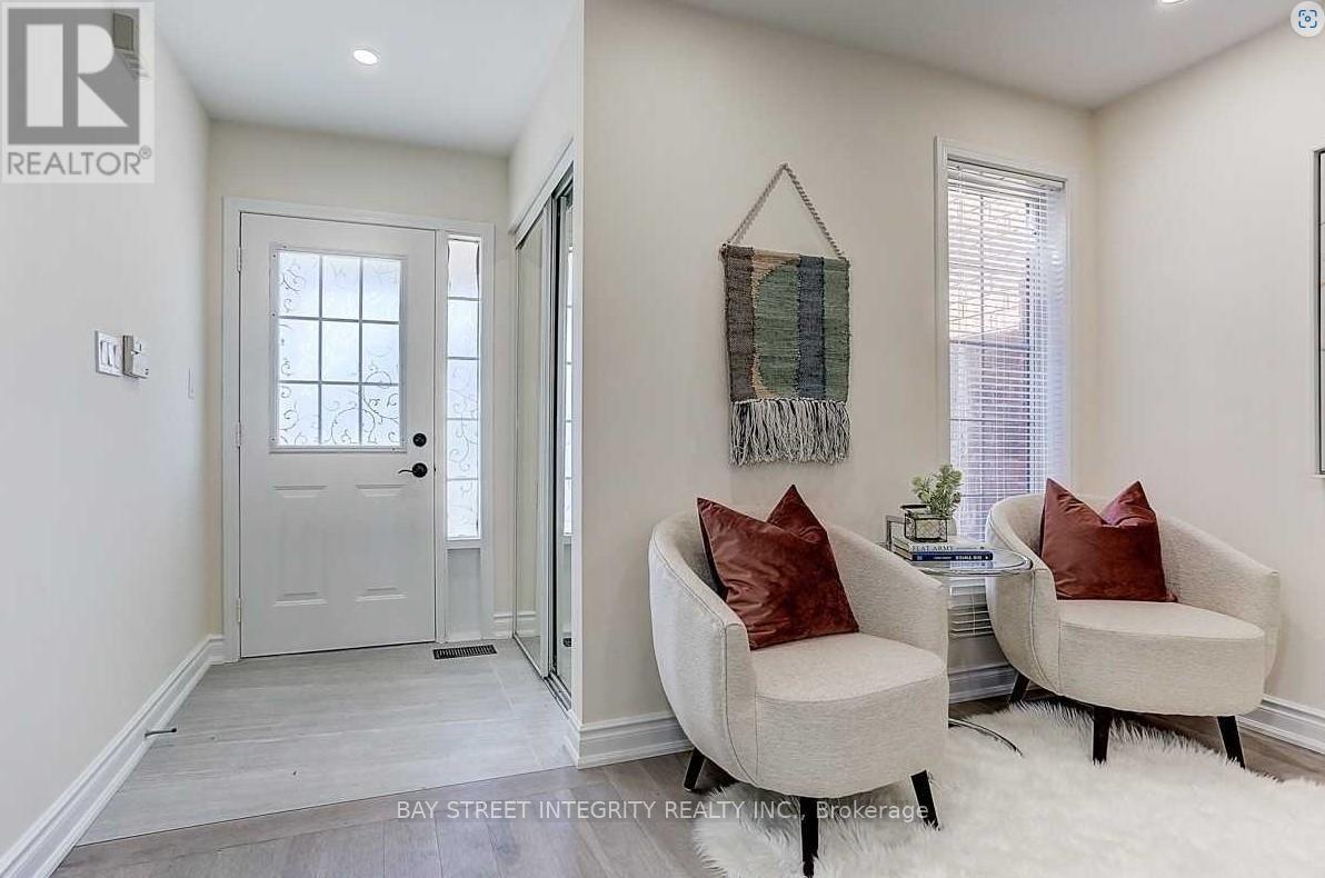 2221 Amberglen Court, Oakville, Ontario  L6M 4W8 - Photo 4 - W12582598