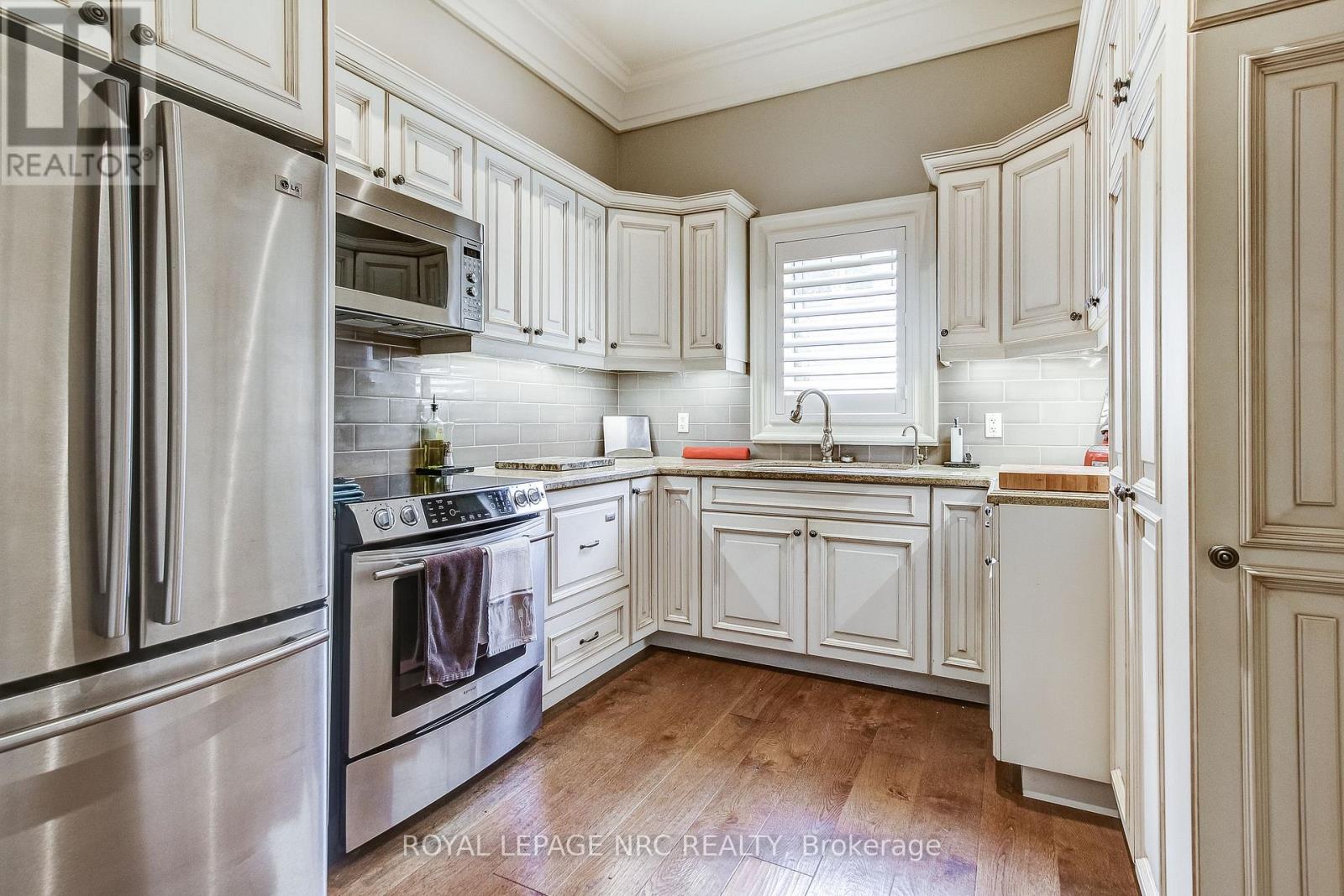 6725 Domenic Crescent, Niagara Falls, Ontario  L2J 4L5 - Photo 12 - X12298461