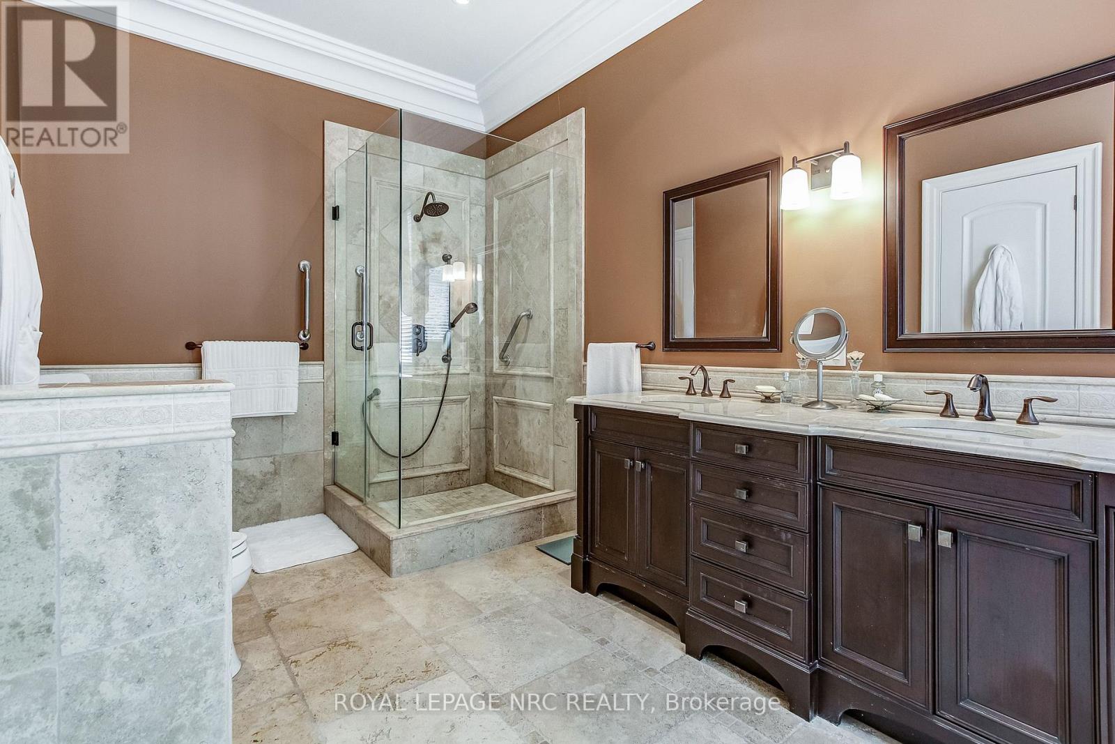 6725 Domenic Crescent, Niagara Falls, Ontario  L2J 4L5 - Photo 18 - X12298461