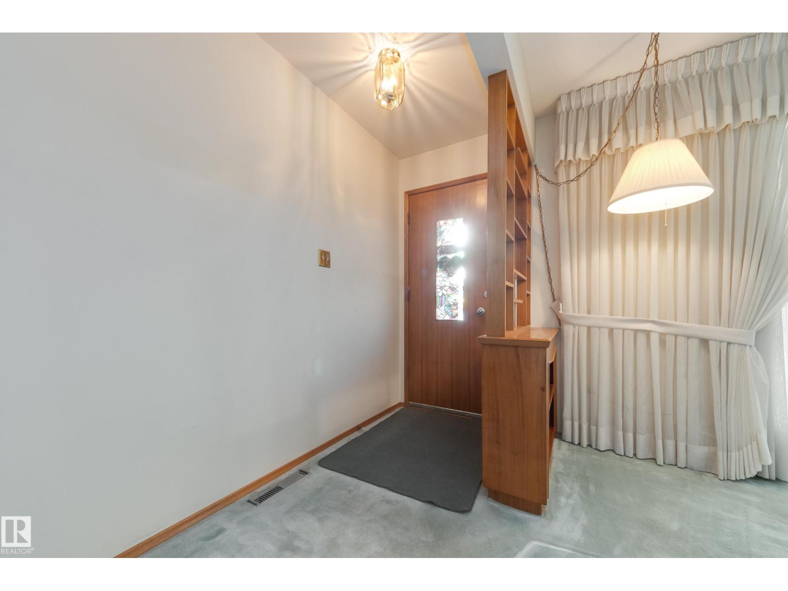 7620 136 Av Nw, Edmonton, Alberta  T5C 2K5 - Photo 2 - E4466877