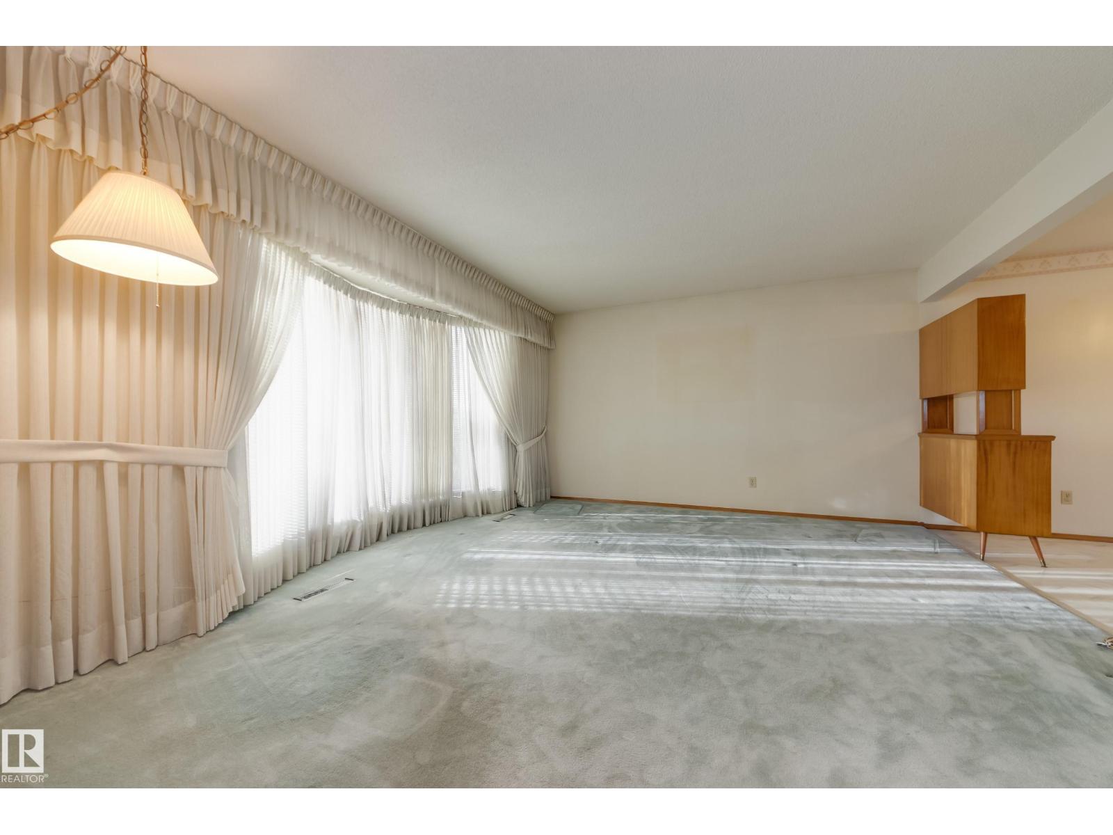 7620 136 Av Nw, Edmonton, Alberta  T5C 2K5 - Photo 4 - E4466877