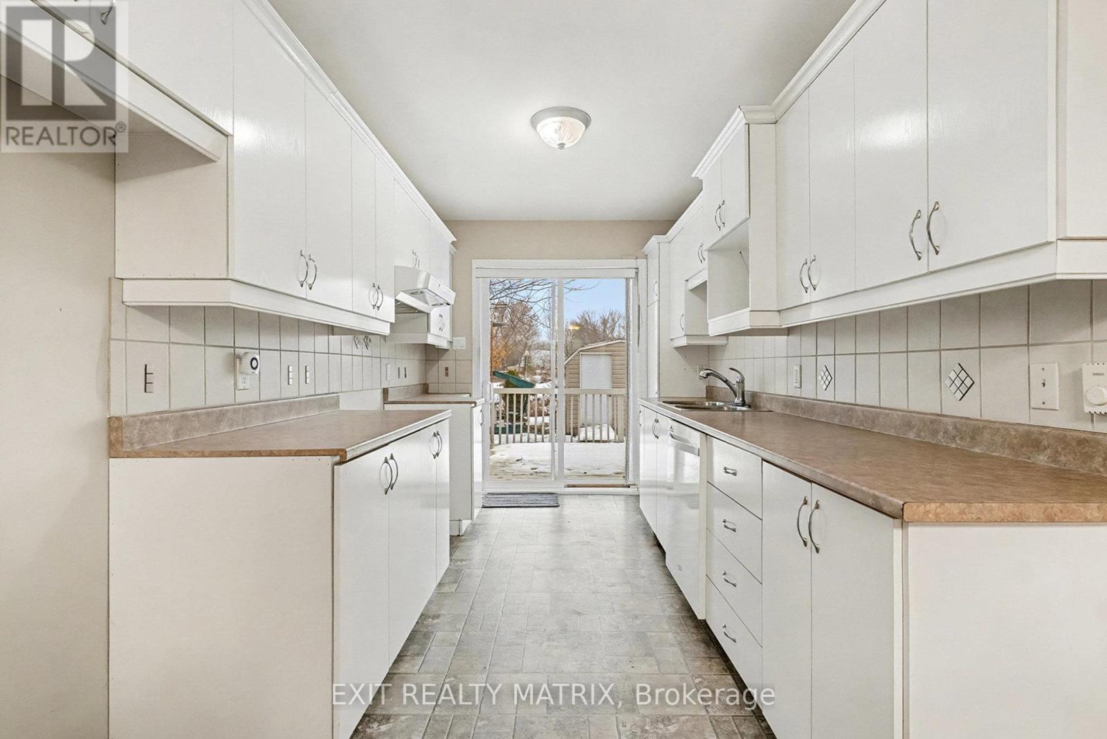 332 Higginson Street, Hawkesbury, Ontario K6A 3W6 - Photo 10 - X12582630