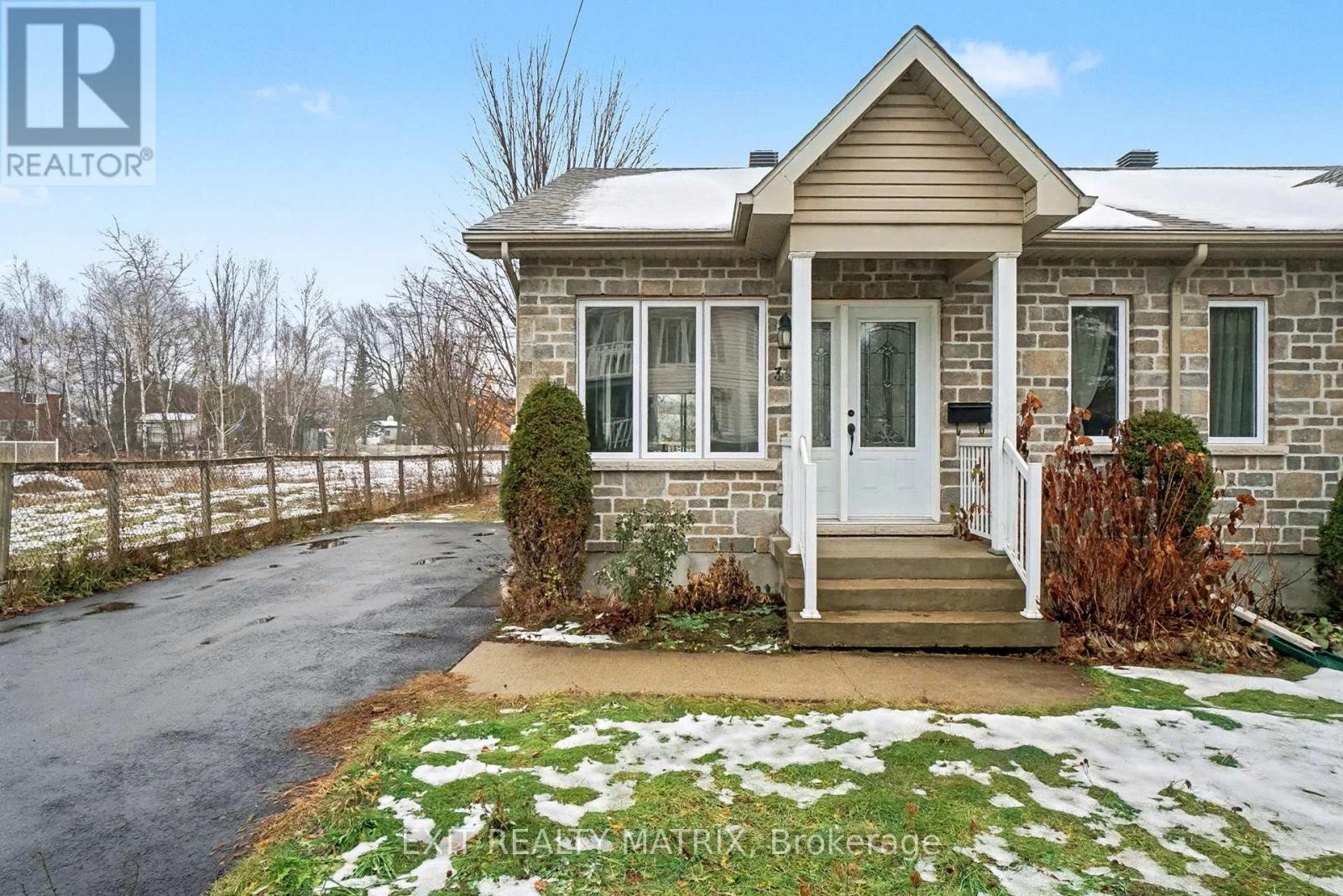 332 Higginson Street, Hawkesbury, Ontario K6A 3W6 - Photo 2 - X12582630