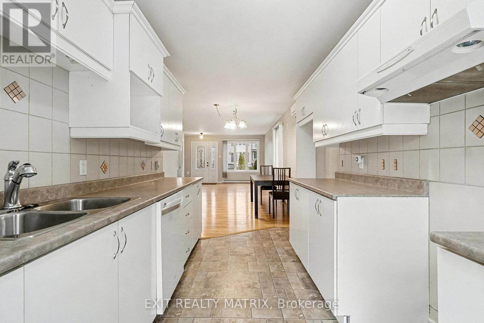 332 Higginson Street, Hawkesbury, Ontario K6A 3W6 - Photo 9 - X12582630