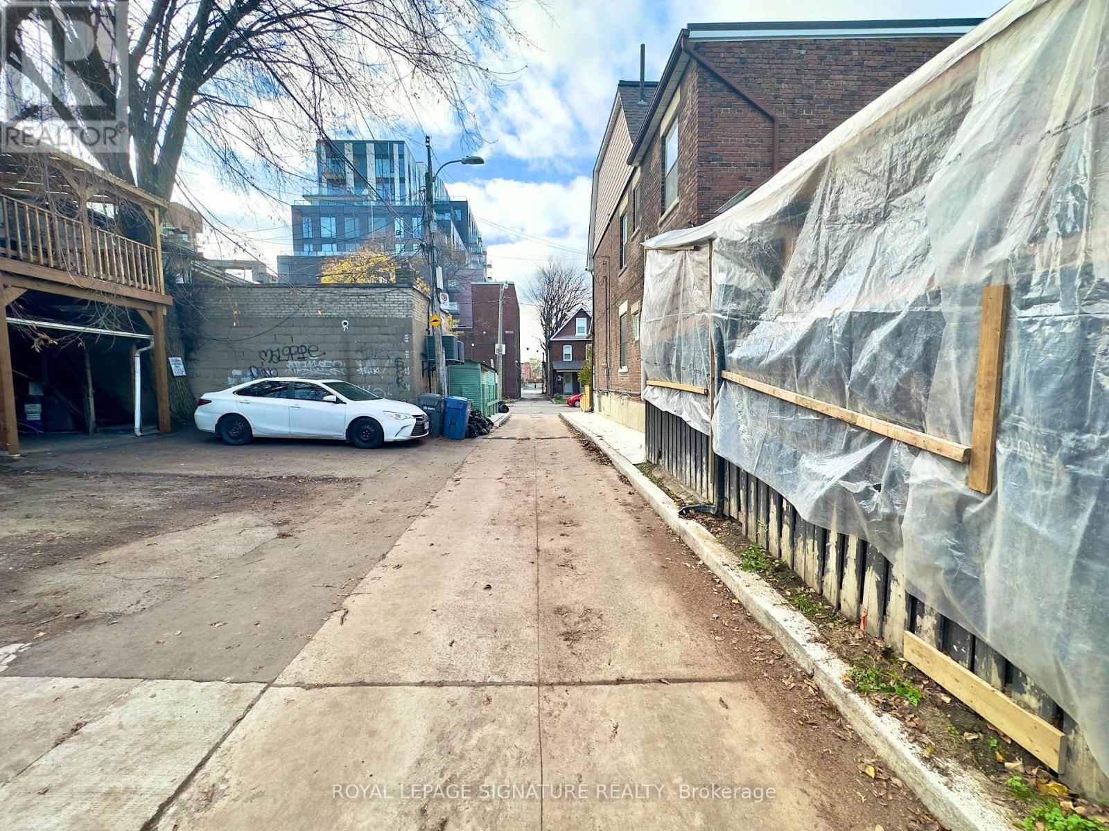 1768 St Clair Avenue W, Toronto (Weston-Pellam Park), Ontario  M6N 1J3 - Photo 17 - W12565224