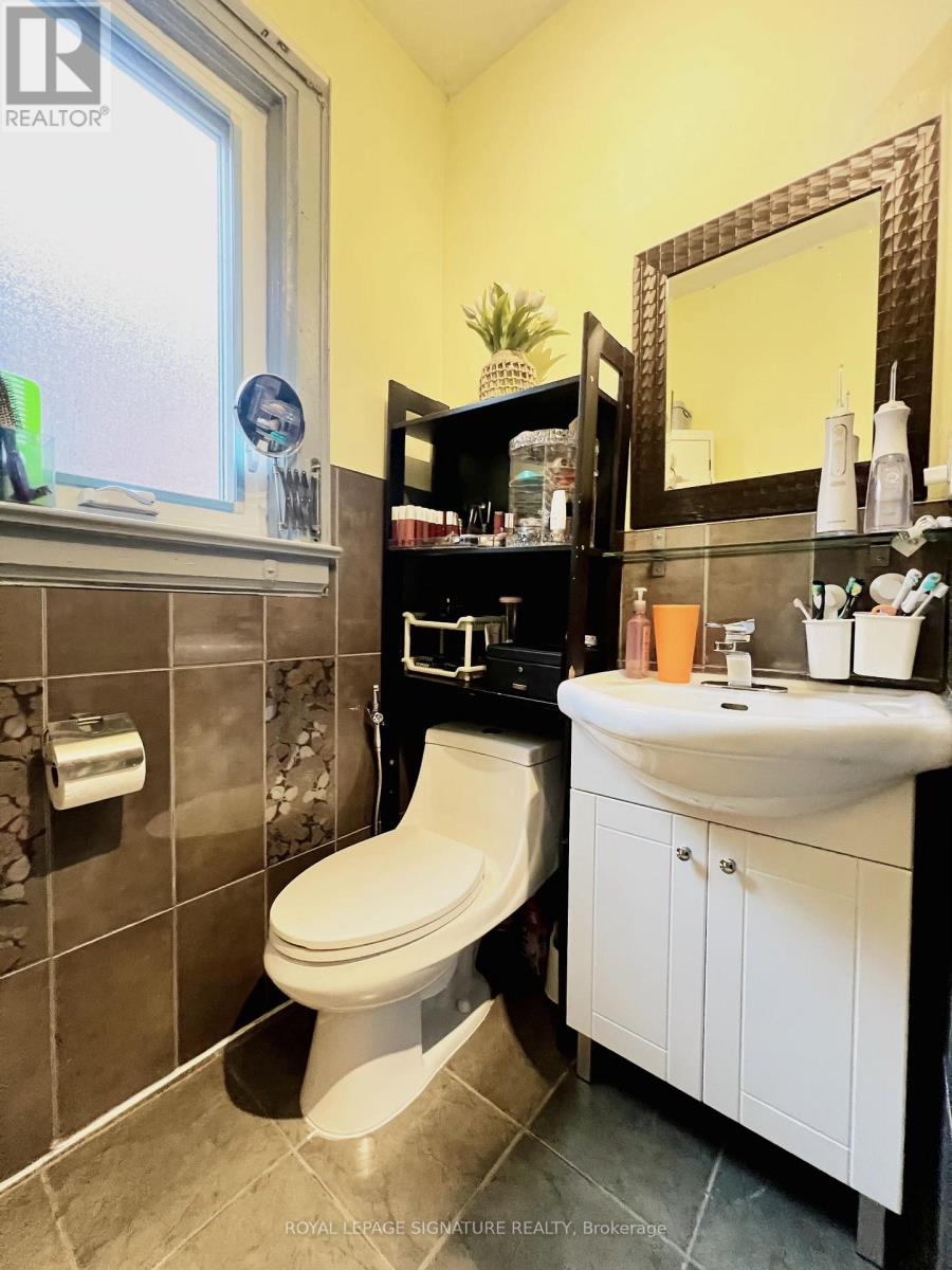 1768 St Clair Avenue W, Toronto (Weston-Pellam Park), Ontario  M6N 1J3 - Photo 9 - W12565224