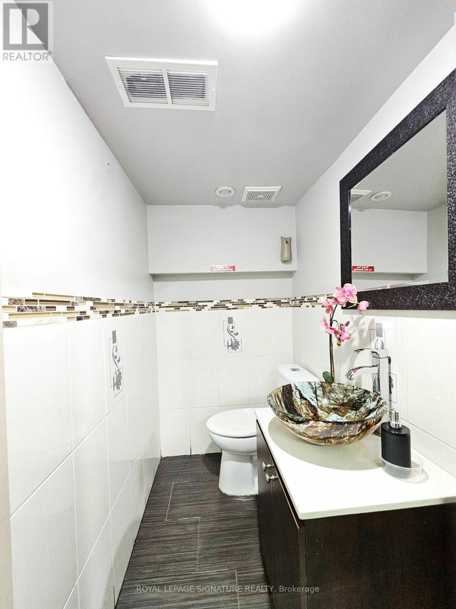 1768 St Clair Avenue W, Toronto (Weston-Pellam Park), Ontario  M6N 1J3 - Photo 30 - W12565224