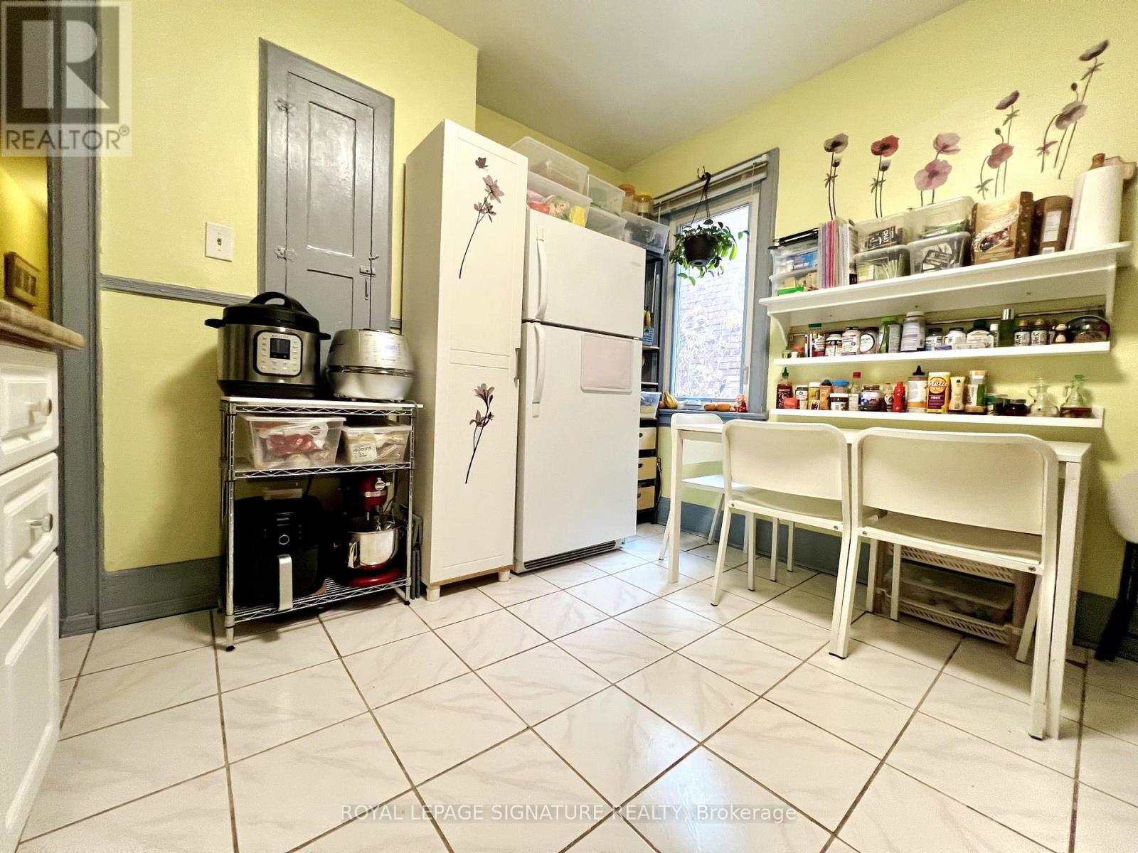 1768 St Clair Avenue W, Toronto (Weston-Pellam Park), Ontario  M6N 1J3 - Photo 5 - W12565224