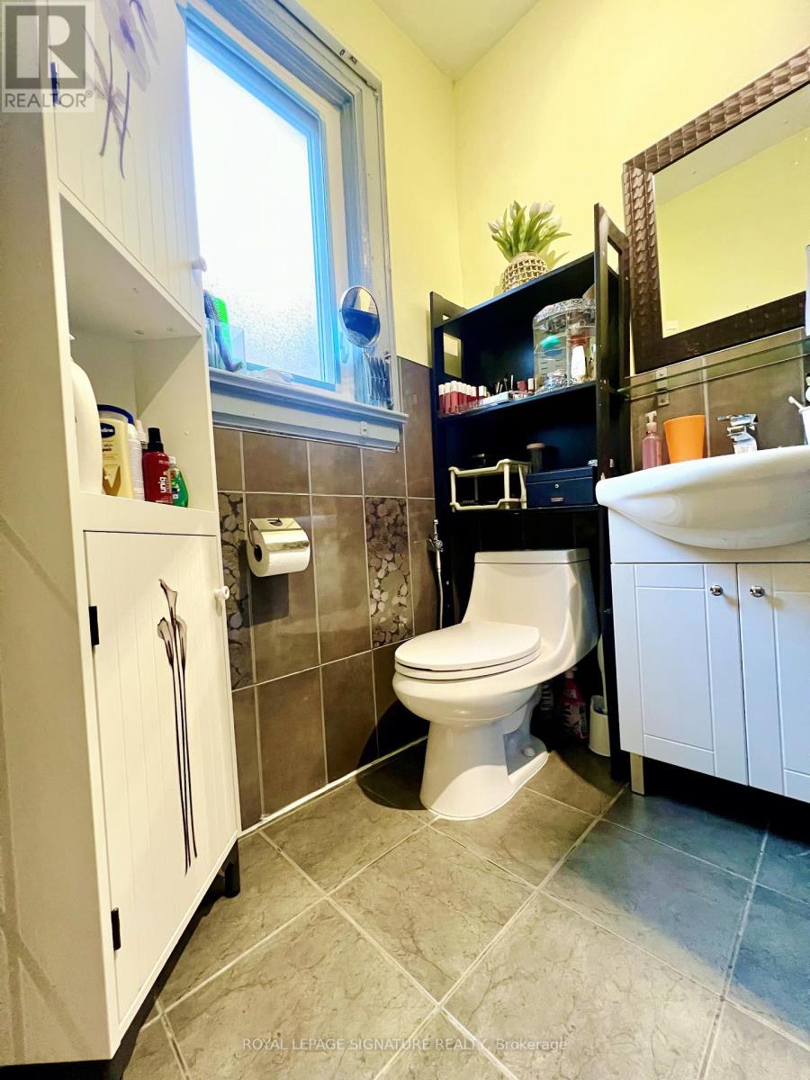 1768 St Clair Avenue W, Toronto (Weston-Pellam Park), Ontario  M6N 1J3 - Photo 8 - W12565224