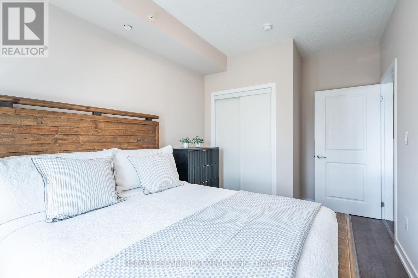 313 - 35 Southshore Crescent, Hamilton, Ontario  L8E 0J2 - Photo 18 - X12582540