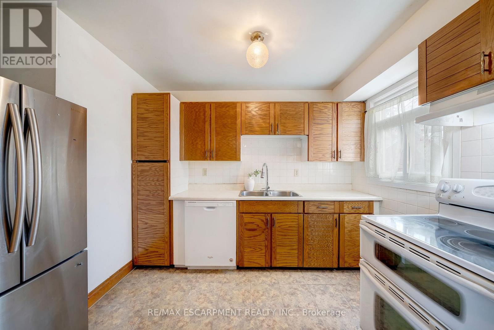 408 East 21st Street, Hamilton, Ontario  L8V 2V2 - Photo 12 - X12582580