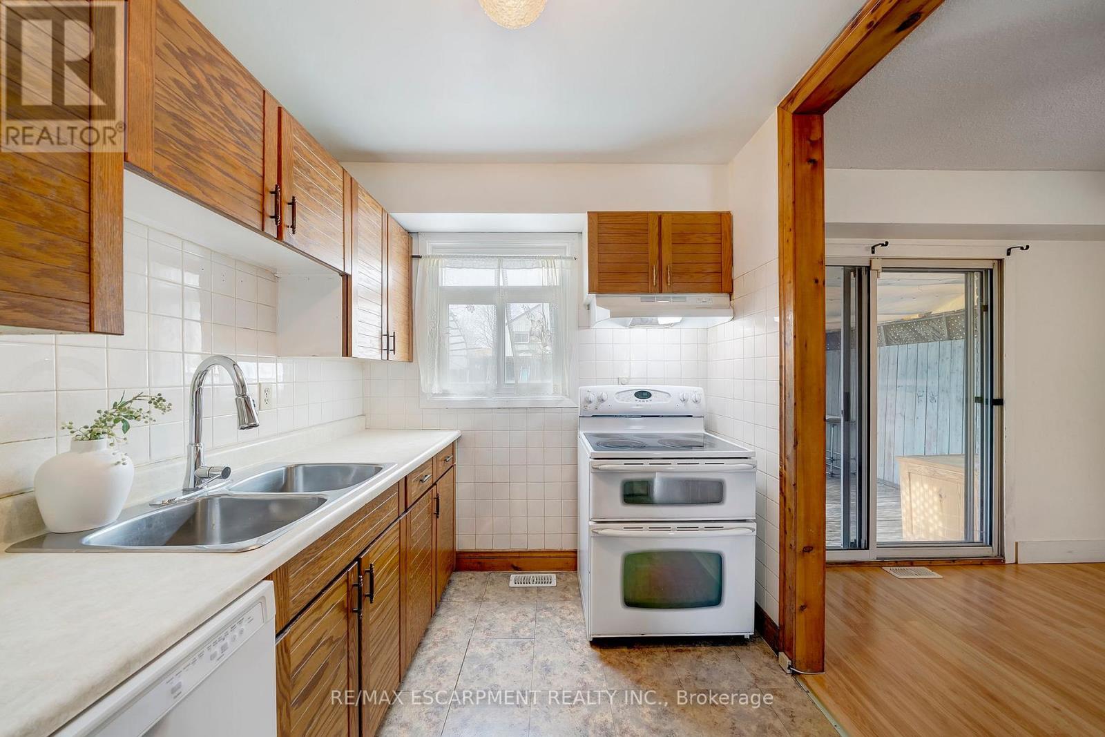 408 East 21st Street, Hamilton, Ontario  L8V 2V2 - Photo 13 - X12582580