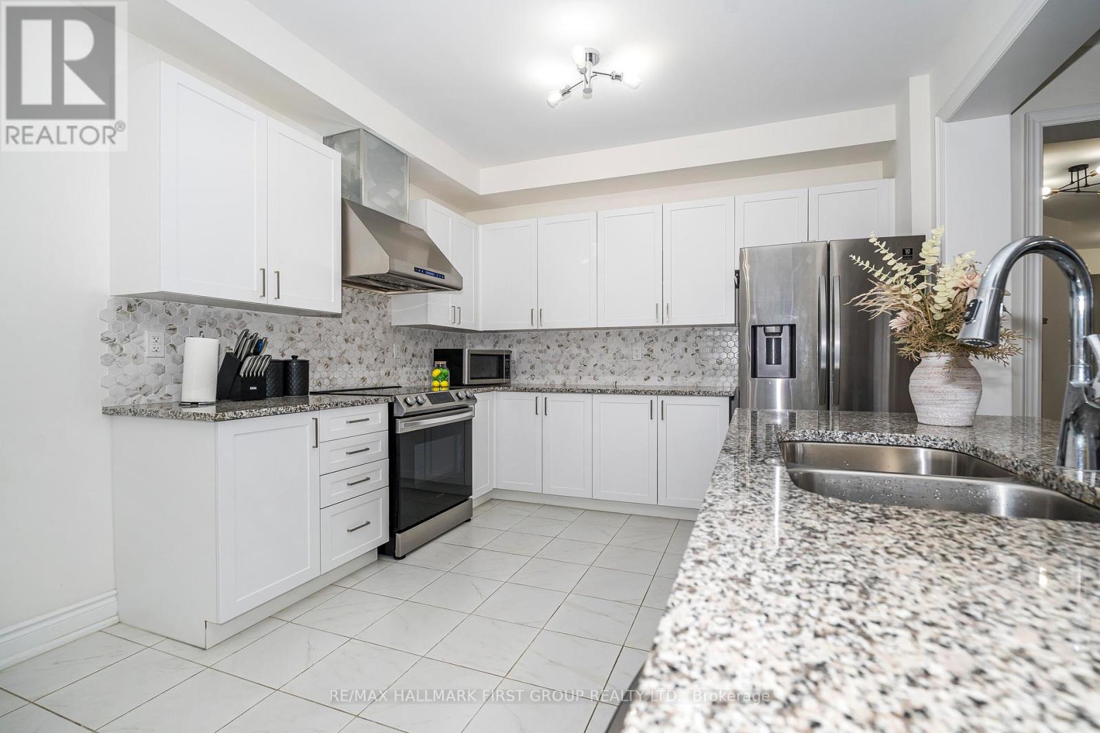 136 Auckland Dr Drive, Whitby, Ontario  L1P 0J2 - Photo 17 - E12581328