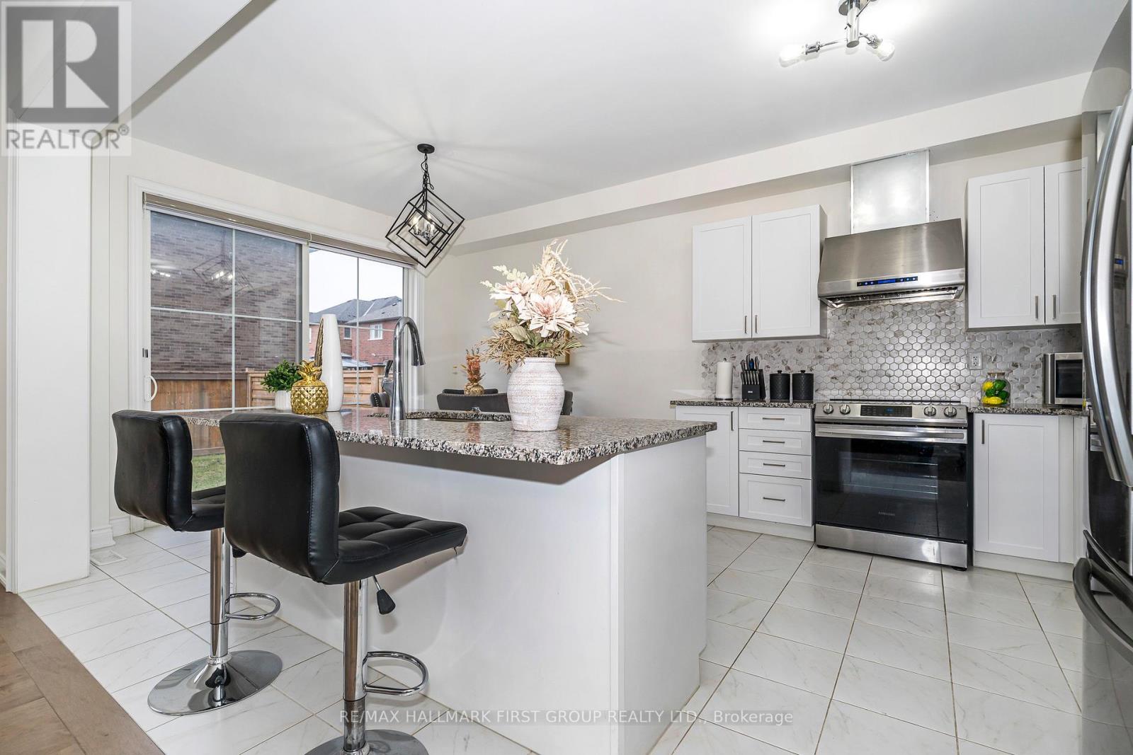 136 Auckland Dr Drive, Whitby, Ontario  L1P 0J2 - Photo 14 - E12581328