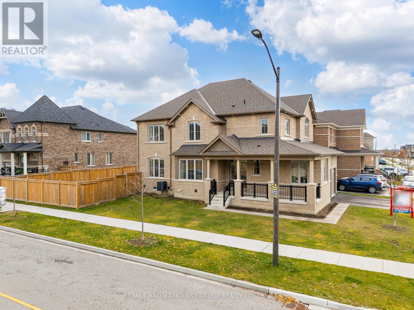 136 AUCKLAND DR DRIVE, Whitby, Ontario