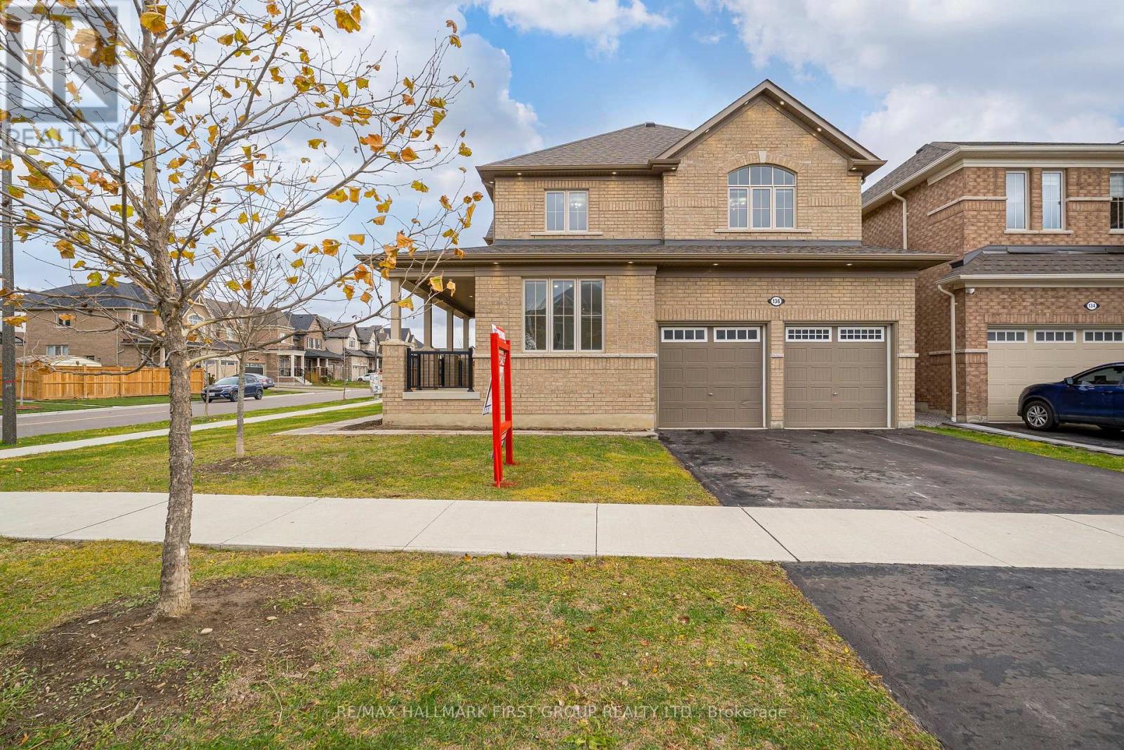 136 Auckland Dr Drive, Whitby, Ontario  L1P 0J2 - Photo 2 - E12581328