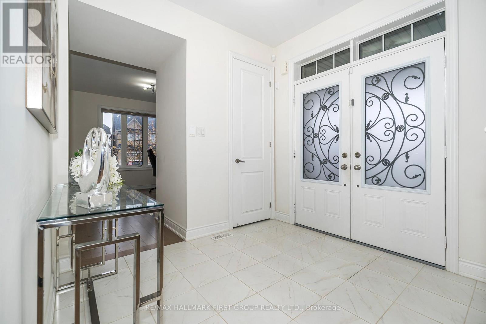 136 Auckland Dr Drive, Whitby, Ontario  L1P 0J2 - Photo 4 - E12581328