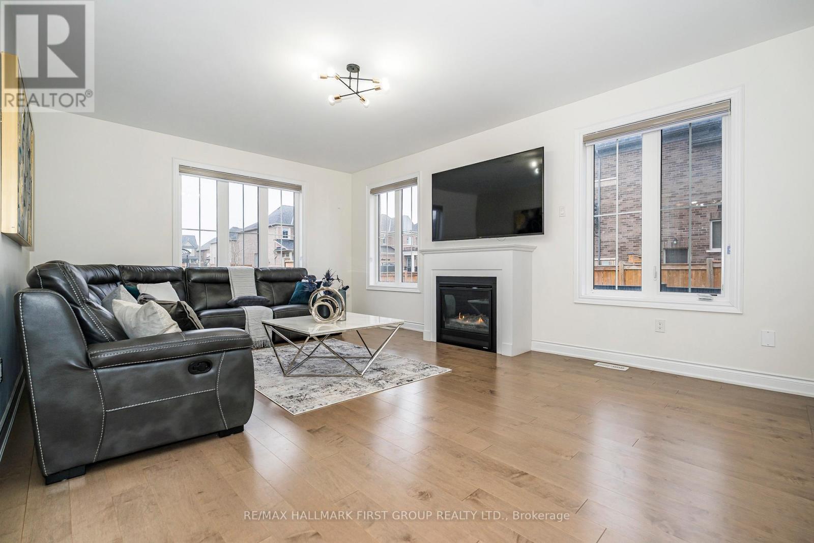 136 Auckland Dr Drive, Whitby, Ontario  L1P 0J2 - Photo 9 - E12581328