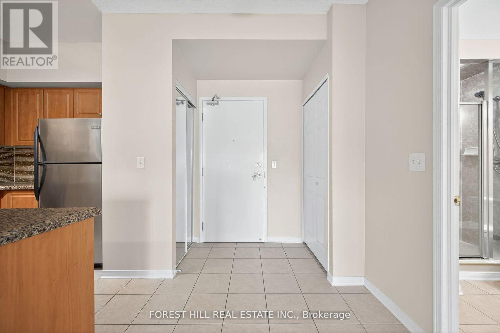 308 - 9451 Jane Street, Vaughan, Ontario  L6A 4H8 - Photo 6 - N12360761