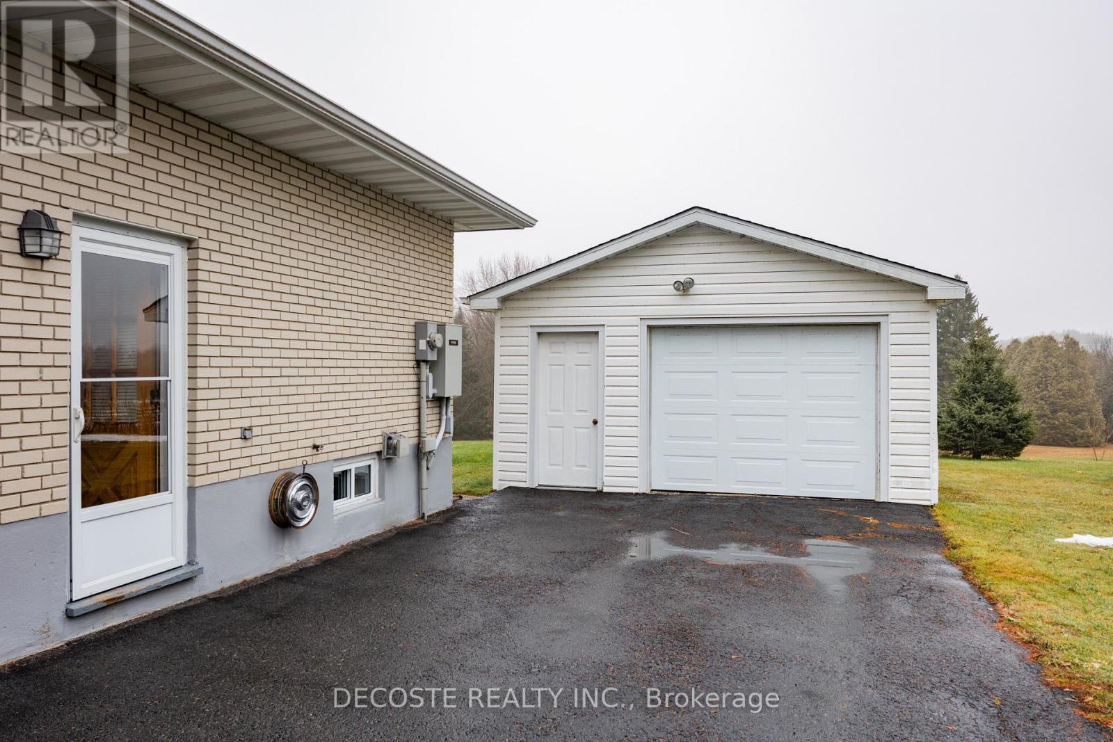 20676 Glen Robertson Road, North Glengarry, Ontario K0C 1A0 - Photo 3 - X12582726