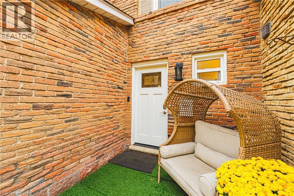 4201 Longmoor Drive Unit# 5, Burlington, Ontario  L7L 5J9 - Photo 2 - 40790939