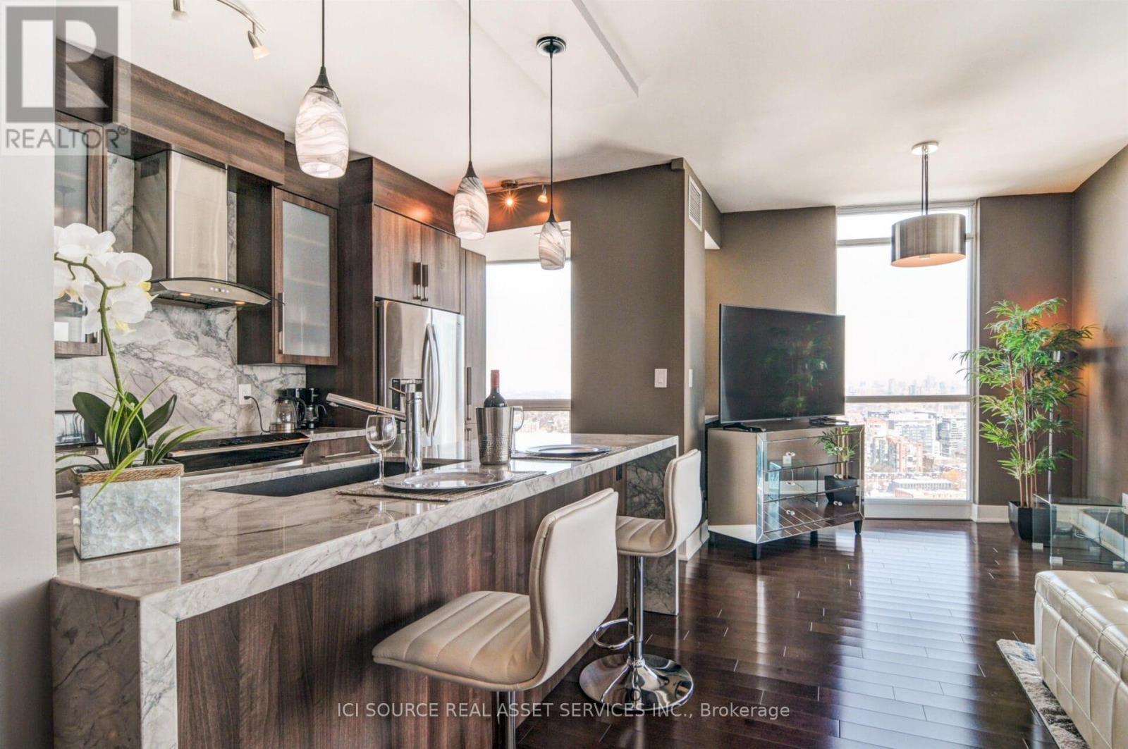 Lph02 - 219 Fort York Boulevard, Toronto, Ontario  M5V 1B1 - Photo 6 - C12582758