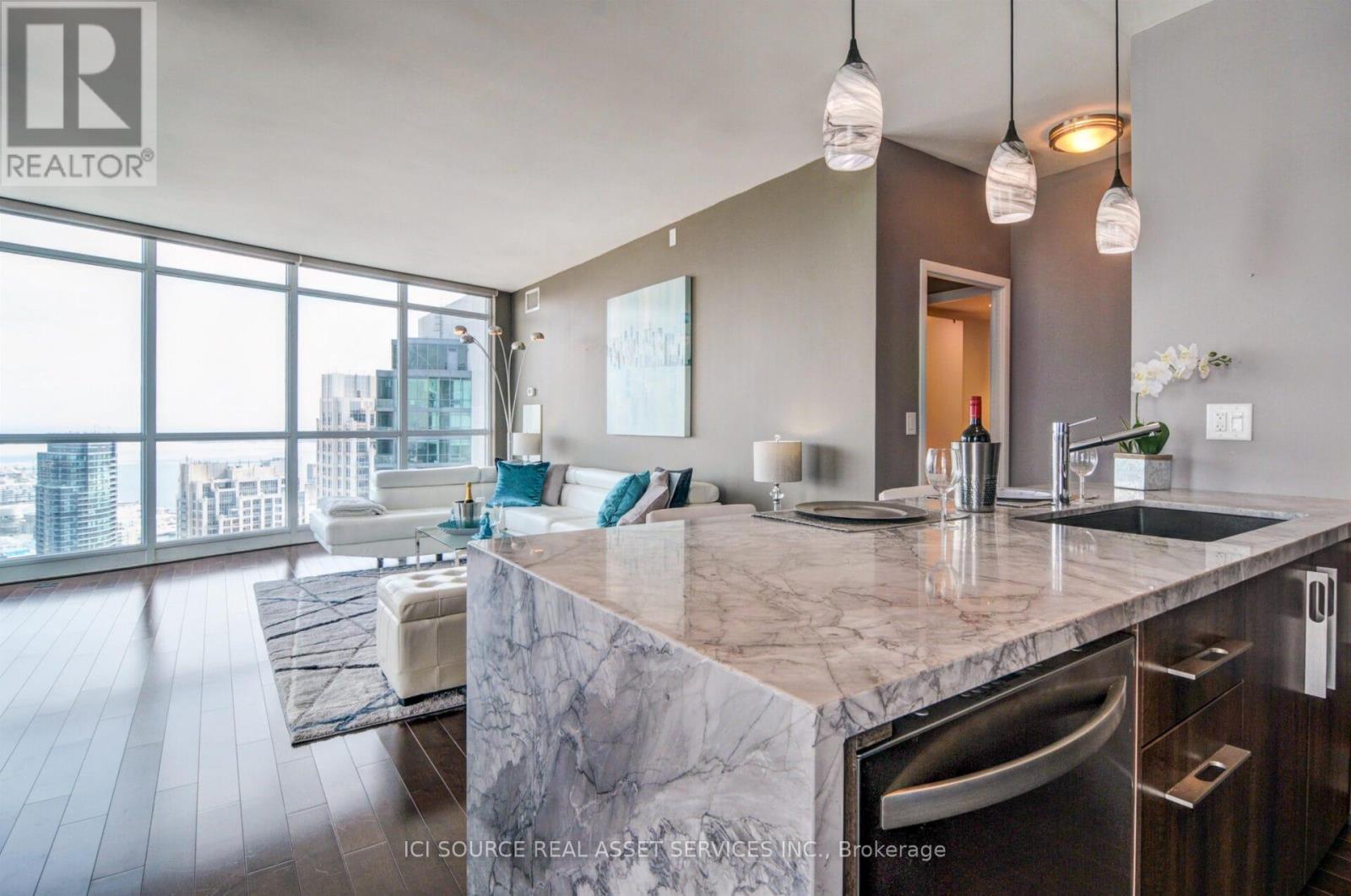 Lph02 - 219 Fort York Boulevard, Toronto, Ontario  M5V 1B1 - Photo 8 - C12582758