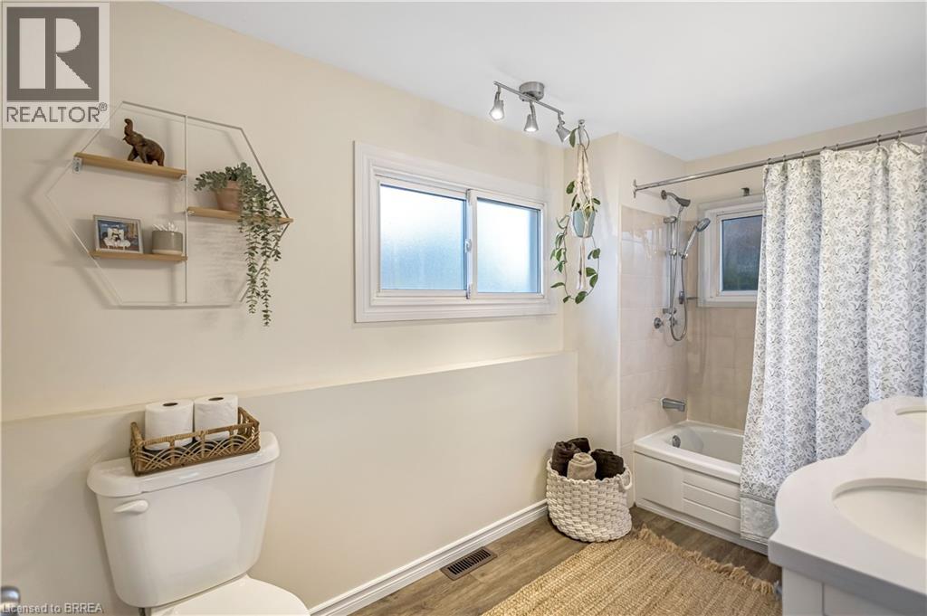 37 Morton Avenue, Brantford, Ontario  N3R 2N6 - Photo 16 - 40790806