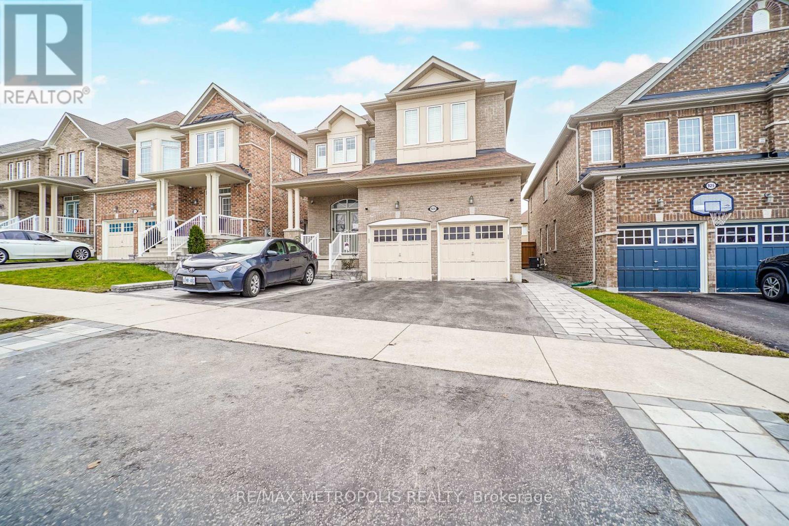 Bsmt - 929 Greenhill Avenue, Oshawa, Ontario L1K 0C3 - Photo 2 - E12582686