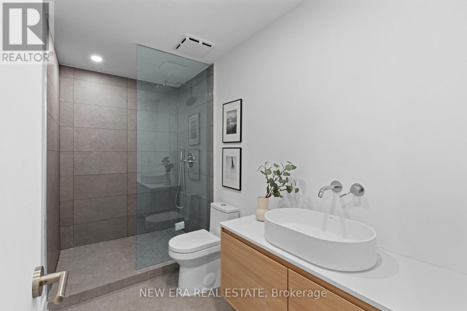 148 Rhodes Avenue, Toronto, Ontario  M4L 3A1 - Photo 19 - E12582694