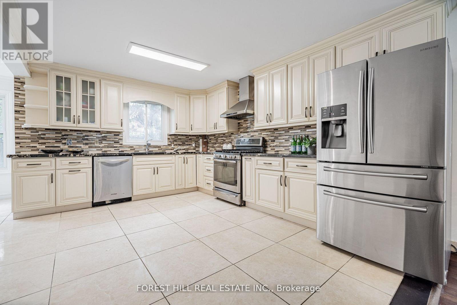 51 Briggs Avenue, Richmond Hill, Ontario  L4B 1N6 - Photo 12 - N12582638