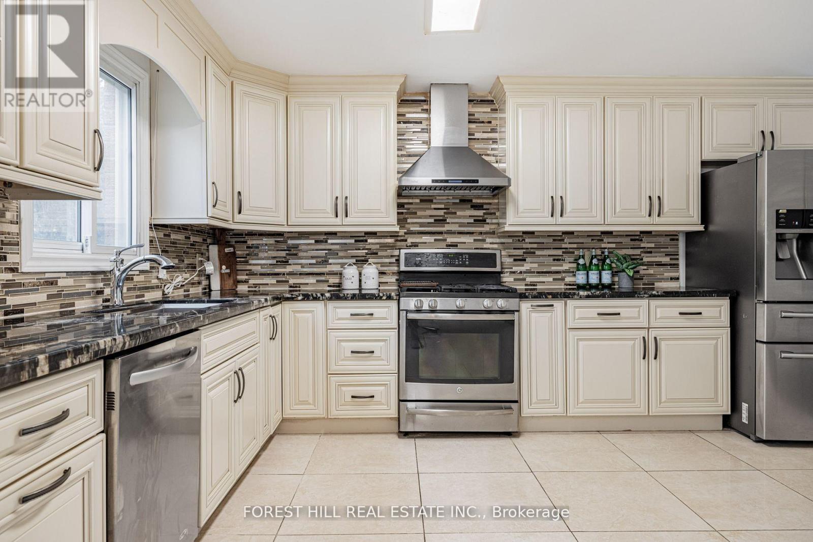 51 Briggs Avenue, Richmond Hill, Ontario  L4B 1N6 - Photo 15 - N12582638