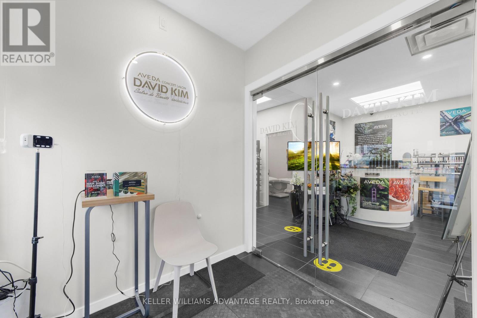 15171 Yonge Street, Aurora, Ontario  L4G 1M1 - Photo 2 - N12582732