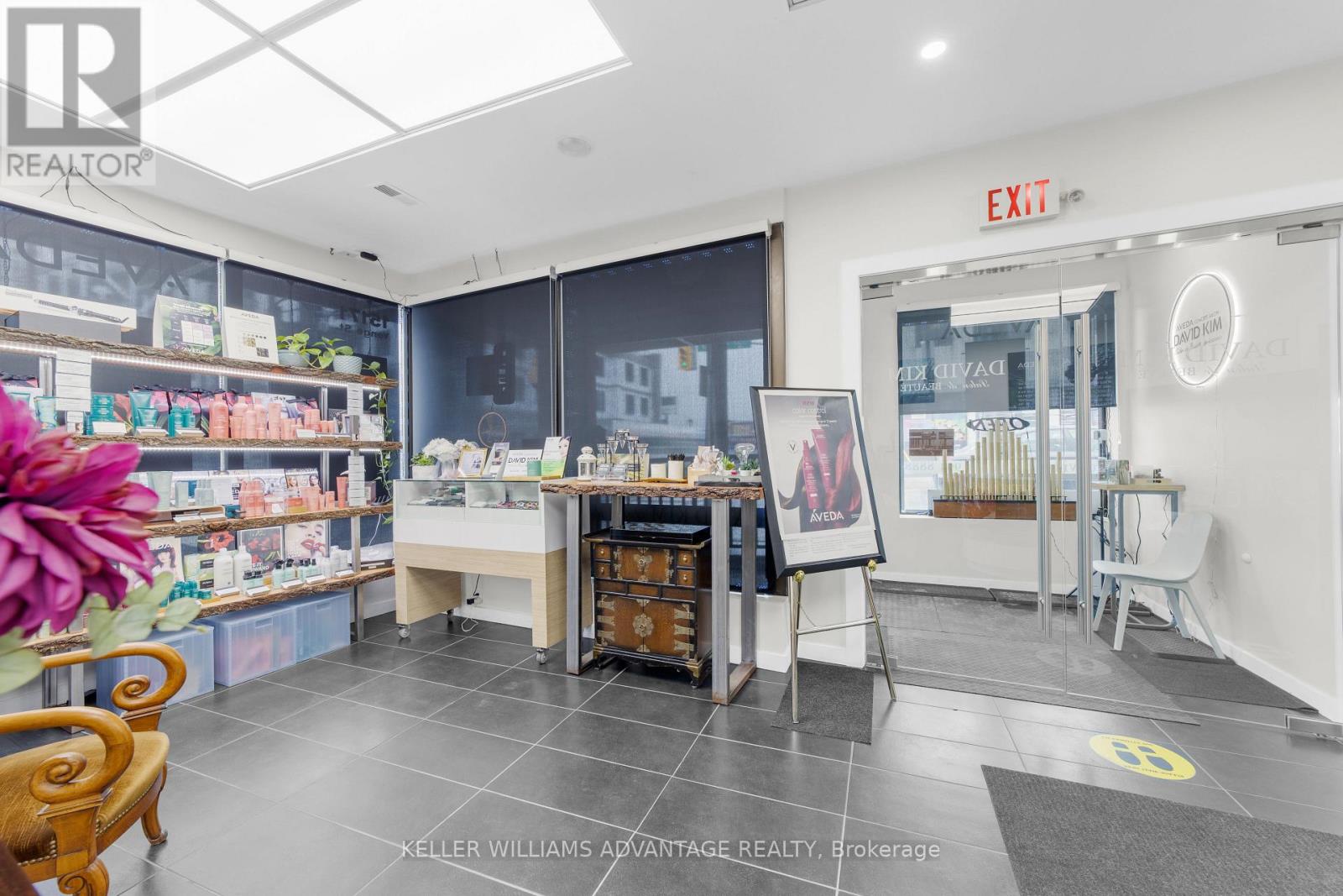 15171 Yonge Street, Aurora, Ontario  L4G 1M1 - Photo 3 - N12582732