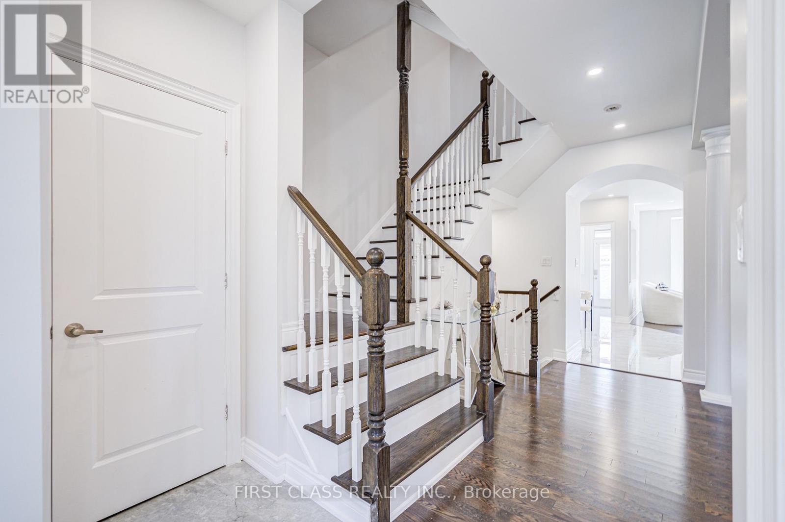 77 Diamond Jubilee Drive, Markham, Ontario  L6B 0Y5 - Photo 3 - N12582762