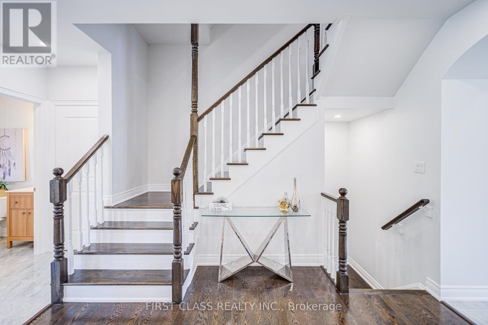 77 Diamond Jubilee Drive, Markham, Ontario  L6B 0Y5 - Photo 4 - N12582762