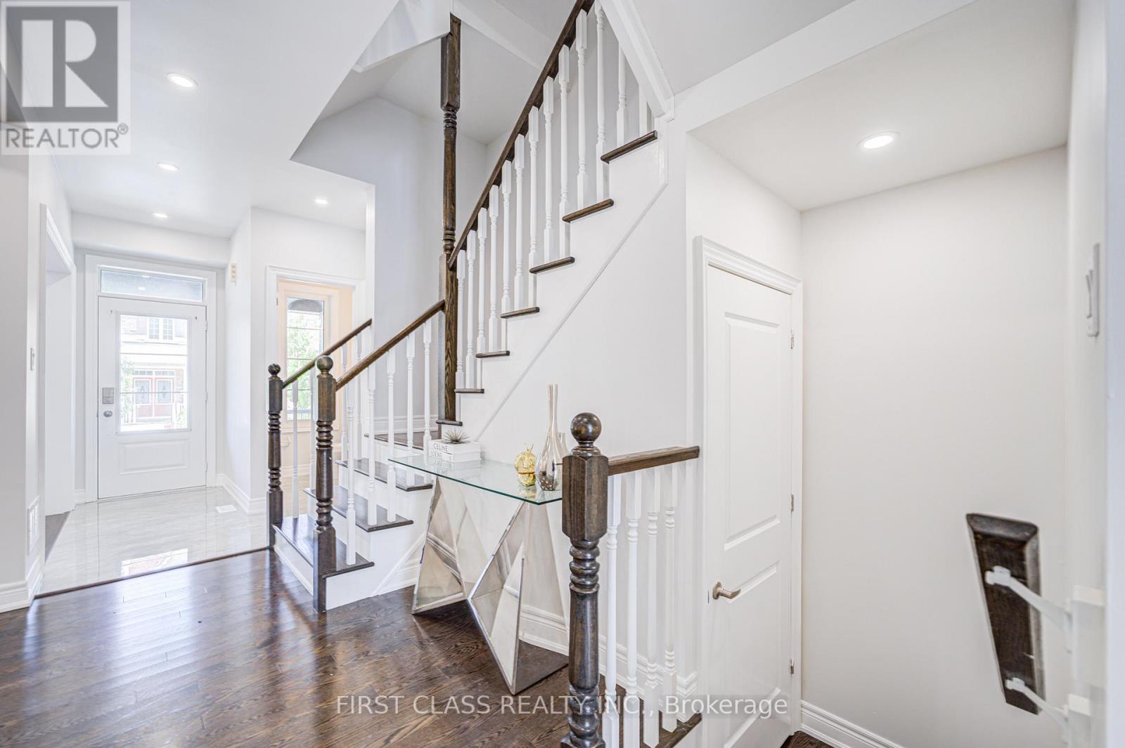 77 Diamond Jubilee Drive, Markham, Ontario  L6B 0Y5 - Photo 5 - N12582762