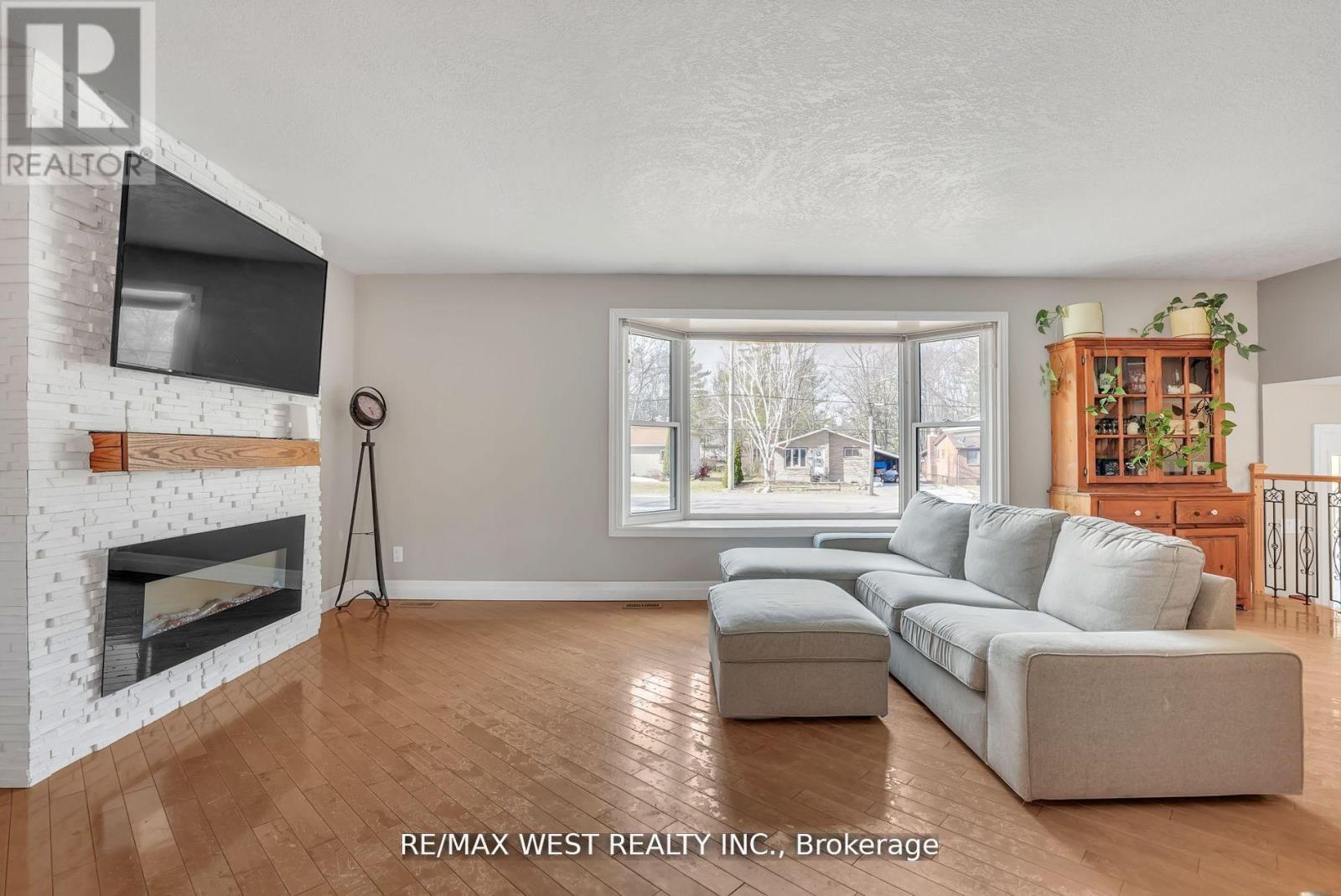 279 Sunnidale Road, Wasaga Beach, Ontario  L9Z 2T4 - Photo 4 - S12582700