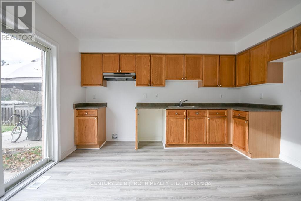 5 Peter Street, Barrie, Ontario  L4N 5R2 - Photo 11 - S12582740