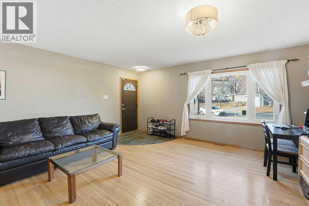 2018 Cottonwood Crescent Se, Calgary, Alberta  T2B 1R1 - Photo 13 - A2270425