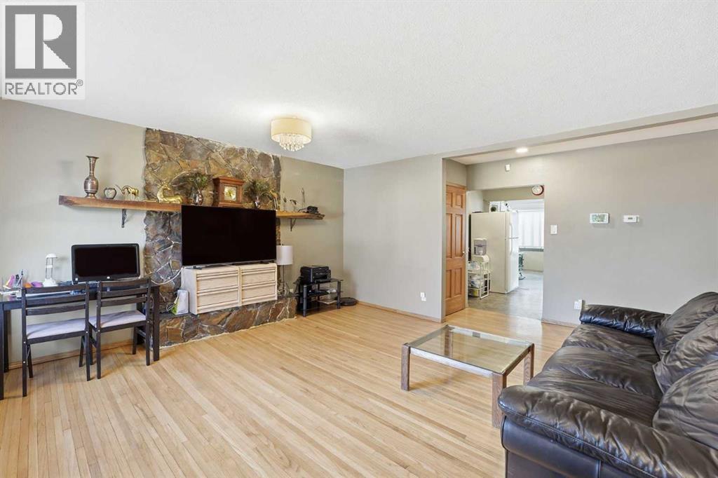 2018 Cottonwood Crescent Se, Calgary, Alberta  T2B 1R1 - Photo 3 - A2270425