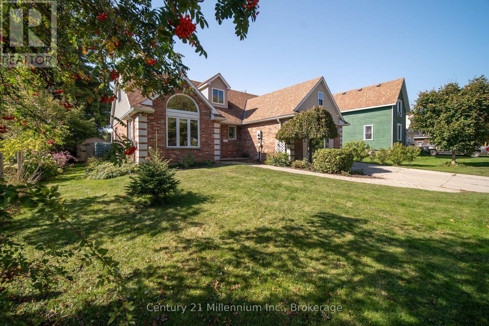 96 Main Street, Northern Bruce Peninsula, Ontario  N0H 1W0 - Photo 1 - X12582786