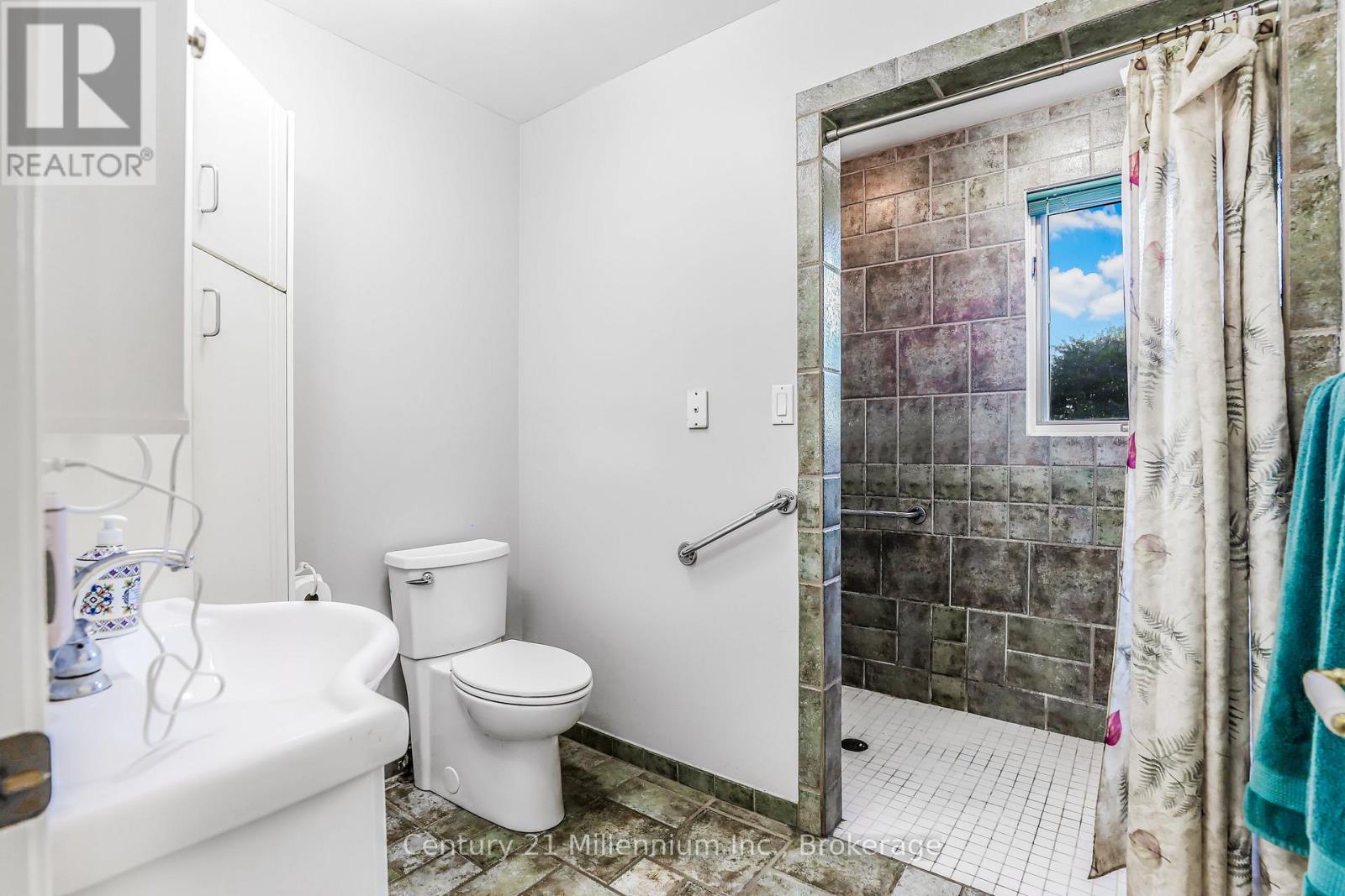 96 Main Street, Northern Bruce Peninsula, Ontario  N0H 1W0 - Photo 32 - X12582786