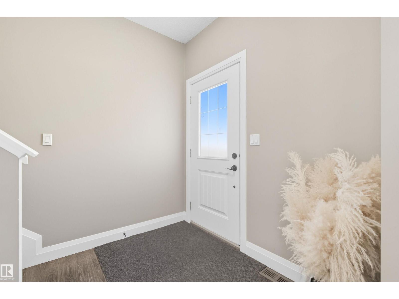 8534 Cushing Pl Sw, Edmonton, Alberta  T6W 3L2 - Photo 3 - E4462337