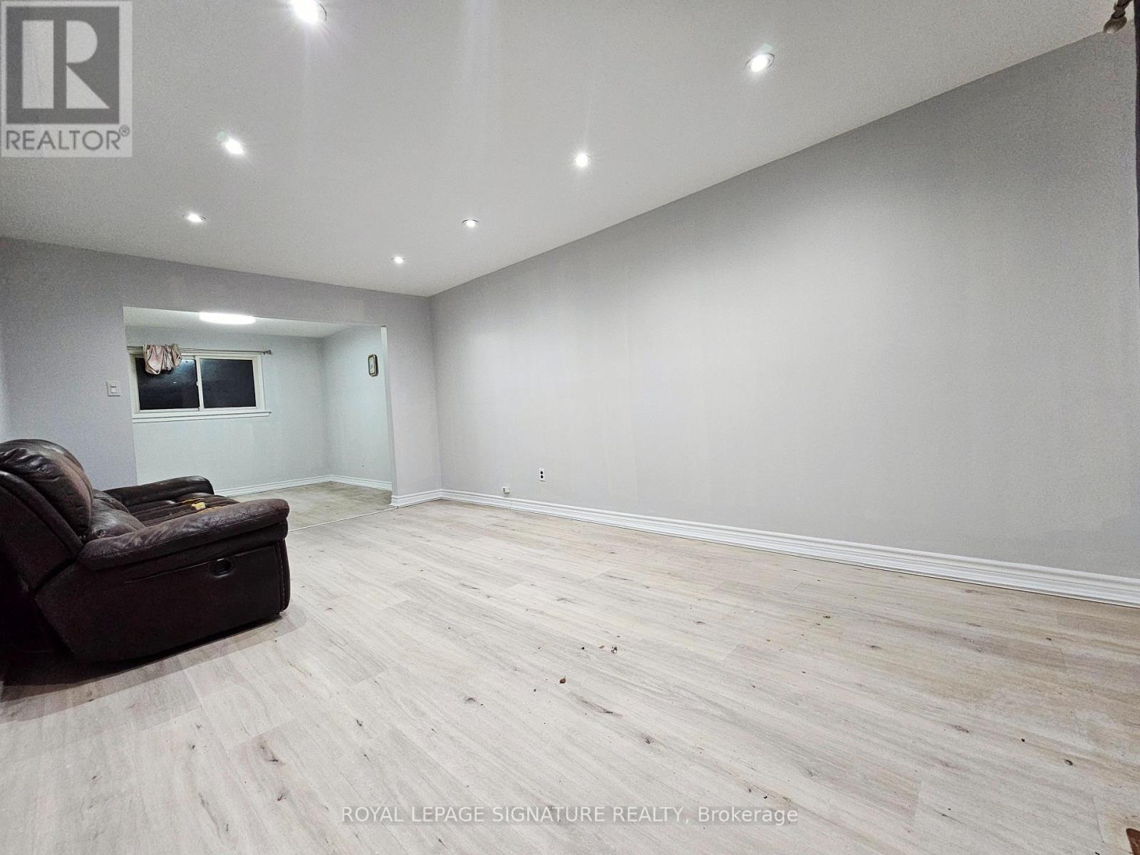 47 Earlsdale Crescent, Brampton, Ontario  L6T 3A7 - Photo 4 - W12582660