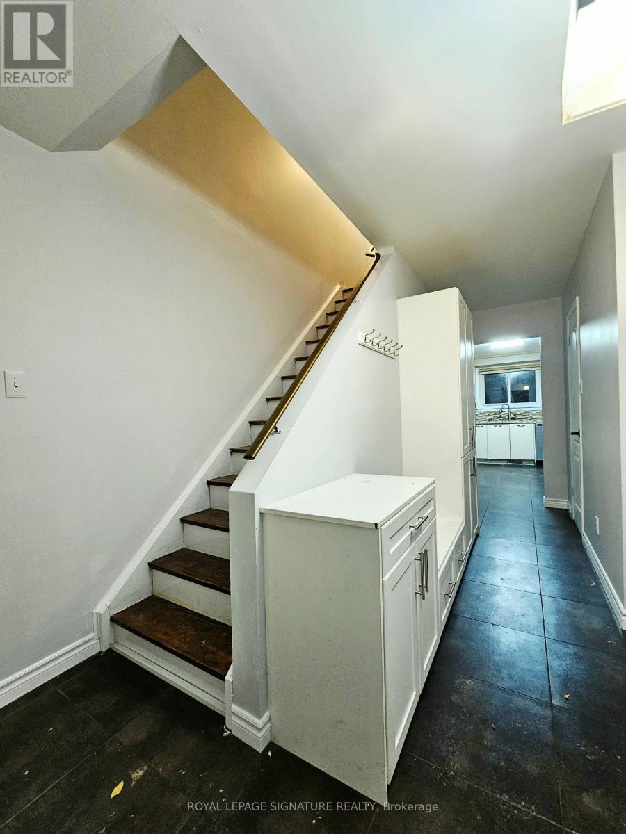 47 Earlsdale Crescent, Brampton, Ontario  L6T 3A7 - Photo 7 - W12582660